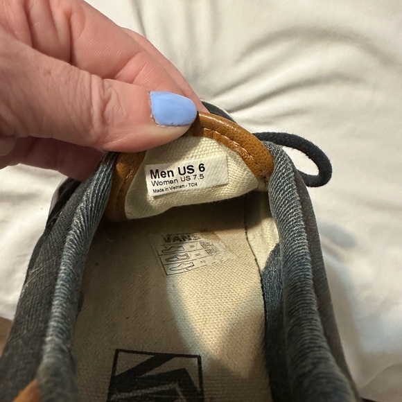 Vans - Picture 3 of 3